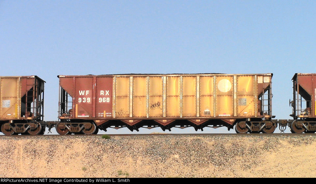 WB Unit Loaded Hooper Frt at Erie NV W-Pshr -93